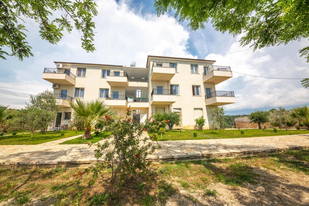 Villa Gozhina Kryemëdhej Exterior foto