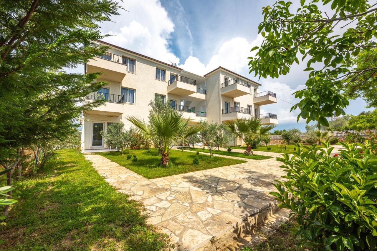Villa Gozhina Kryemëdhej Exterior foto