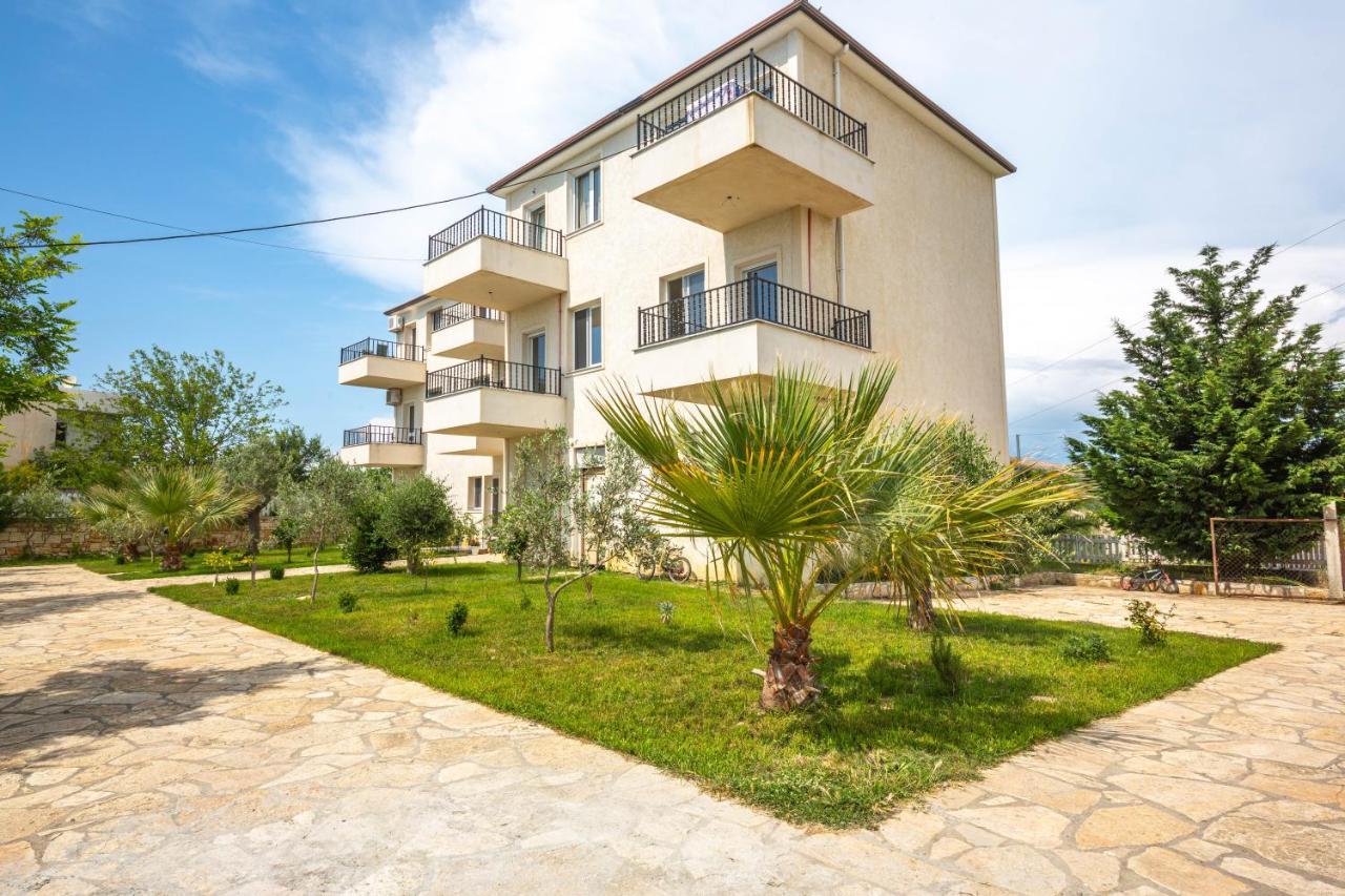 Villa Gozhina Kryemëdhej Exterior foto